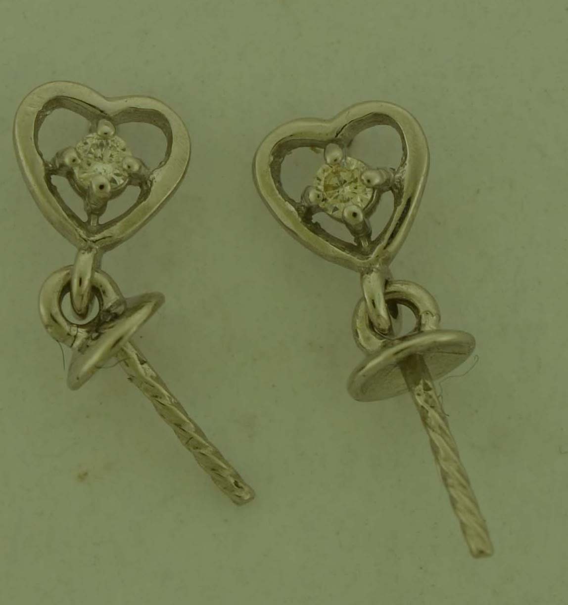 14KW 5mm HEART STUD W\DIA & 3.8mm CAP